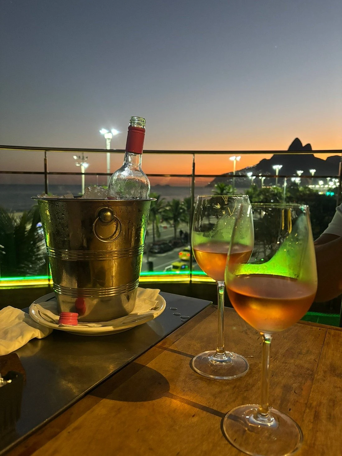 Ipanema Classic - Draft Beers & Beach View